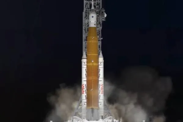 NASA astronauts prepare for a one-million-kilometer journey to the Moon