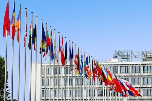 ЕС ще наеме 750 служители със заплата от 6 хиляди евро