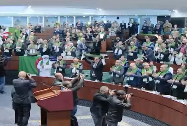 Il parlamento algerino dichiara colpevole il governo coloniale francese