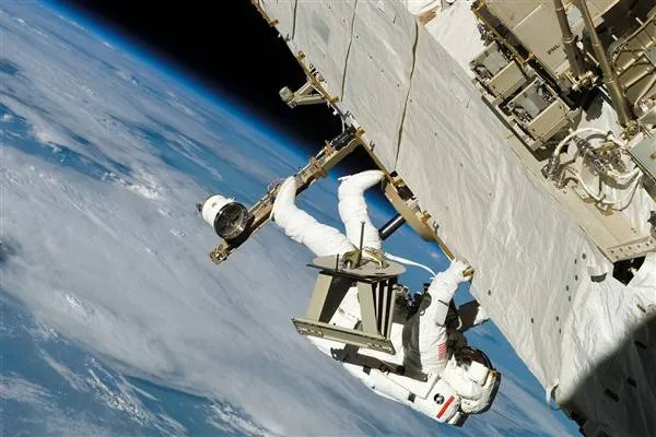 NASA determina el alcance de las caminatas espaciales