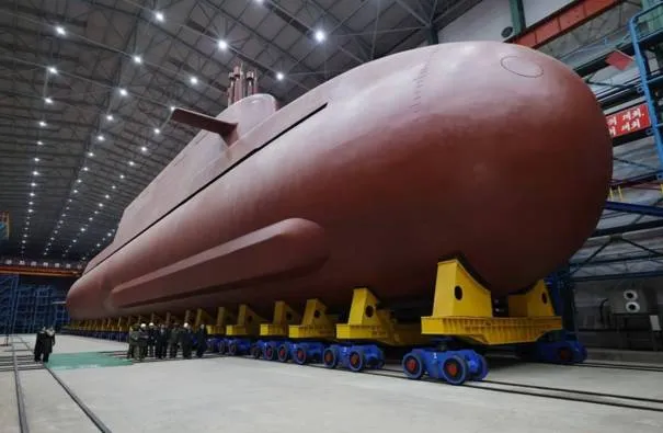 La Corée du Nord a publié de nouvelles images de son premier sous-marin 