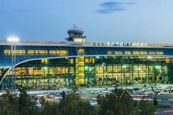 Moscow Domodedovo Airport closed to traffic for an hour and a half