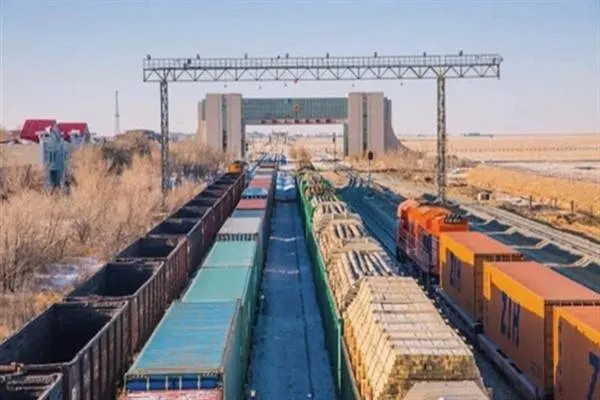 66000 Viaggi in Treno da Xinjiang all'Europa