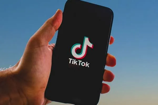 Walîyê Kalîforniyayê TikTok bi binpêkirina naverokên ku Trump rexne dikin tawanbar kir