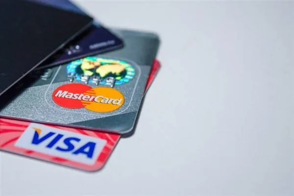 The Guardian: British banks plan to establish an alternative system to Visa and Mastercard