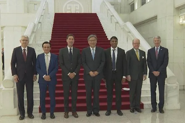 China’s Commerce Minister Wang meets global pharmaceutical representatives in Beijing