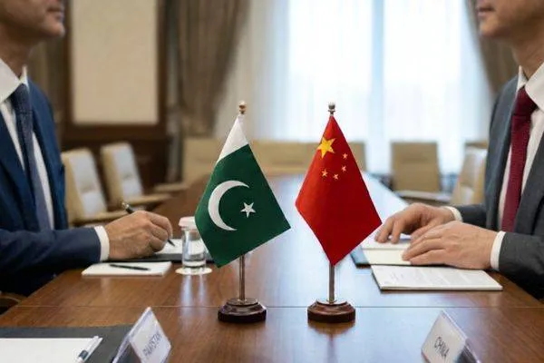 Pakistan and China discuss strengthening strategic cooperation