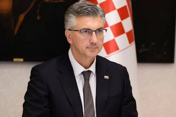 Plenković: 62 szerződést írtak alá a kisebbségi térségek infrastrukturális projektjeire