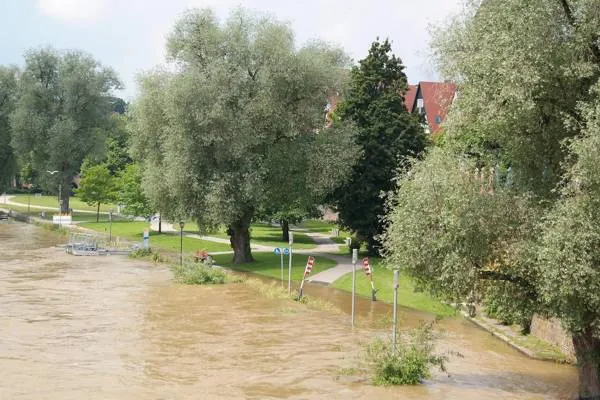 Riscul de inundații persistă în Regatul Unit după furtuna Claudia