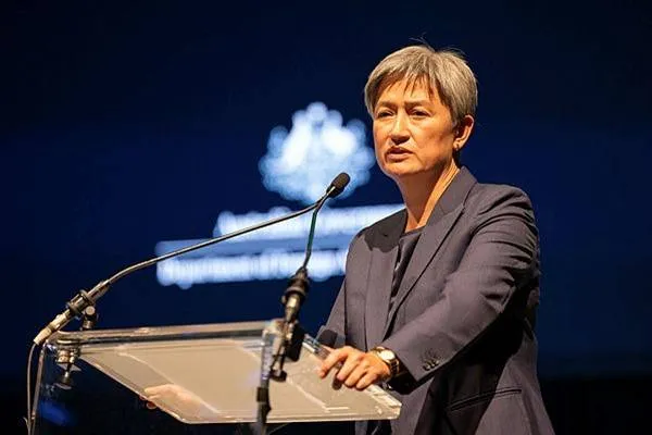 Wong mantuvo una reunión con Cooper y Anand