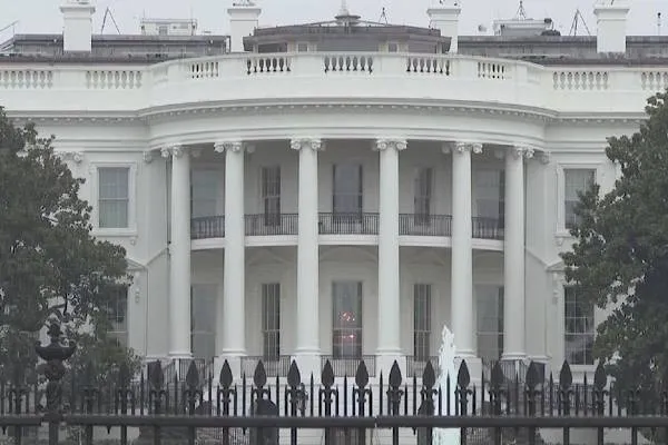 Trump berî zirveya Ukraynê bi Putin re peyivî