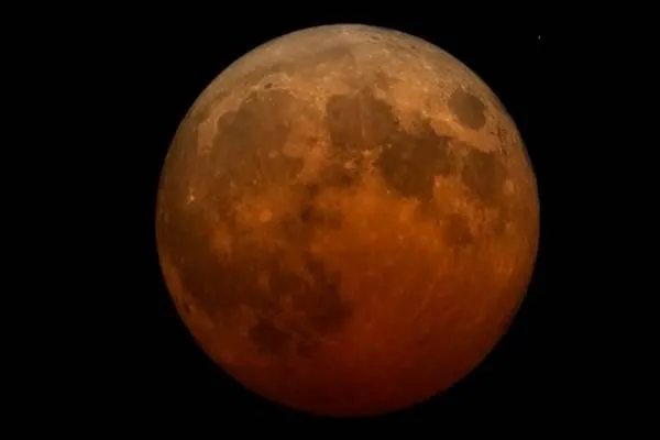 NASA: A total lunar eclipse will occur tonight