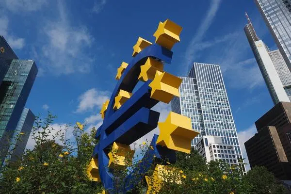 لين: يجب على السياسة النقدية للبنك المركزي الأوروبي أن تستجيب لانحرافات التضخم