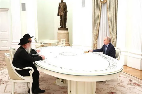 הנשיא הרוסי פוטין נפגש עם לאזר בורודה