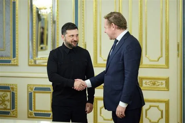 زيلينسكي يلتقي بوزير الخارجية الهولندي وِيل