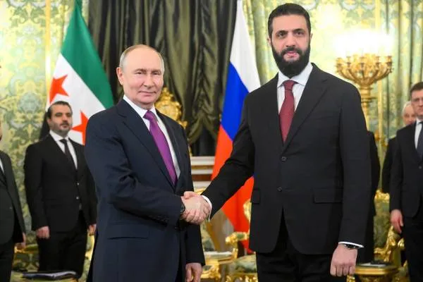 Putin bi Serokê Dewleta Sûriyê Şara re hat hev