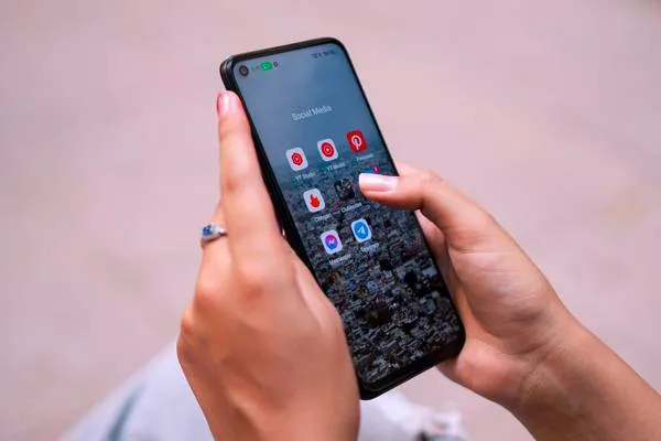 Telegram di roşekê de zêdetir ji 500 hezar kom û kanal asteng kir