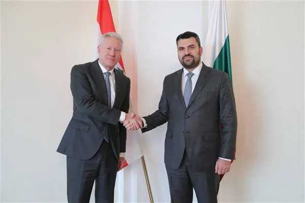 وزير الخارجية البلغاري جورجييف يلتقي نظيره اللبناني