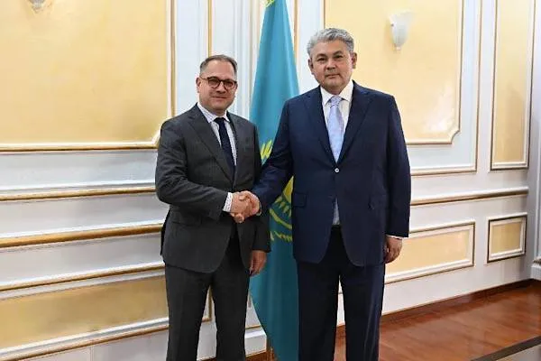 Le ministre kazakh des Affaires étrangères Kosherbayev a reçu l’ambassadeur de France Gioge