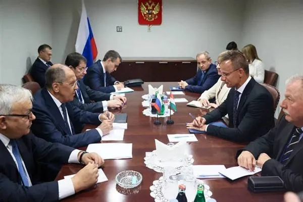 Министр иностранных дел России Лавров встретился с министром иностранных дел Венгрии Сийярто