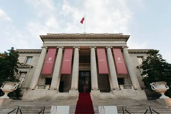 Catar inaugura su nueva embajada en Washington