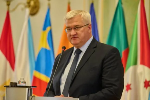 Сибиха: Обсъдихме укрепването на сътрудничеството в областта на отбраната с Великобритания