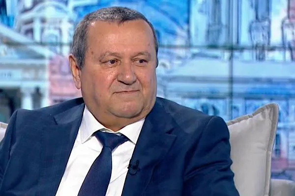 Ademov: Non permetteremo che la voce del popolo sia modellata dagli strumenti della politica sociale