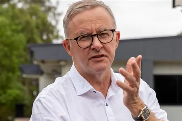 ئەلبانیزی: بە سپاس و ڕێز گەورەیادەوە هەموو پەیچوانەکەمان کە لە جەنگی کۆریادا خزمەت کردووە