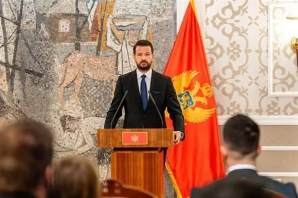 Milatović: Bi rêz û sipasê hemû kesên ku torça dijfaşîzmê girtin, tînin bîr