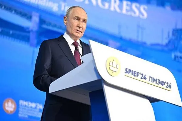 נשיא רוסיה פוטין השתתף בפורום הכלכלי הבינלאומי ה-27 של סנט פטרסבורג