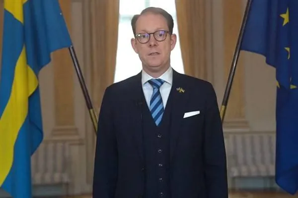 שר החוץ השוודי בילסטרום חוגג את יום הדגל הלאומי של אסטוניה