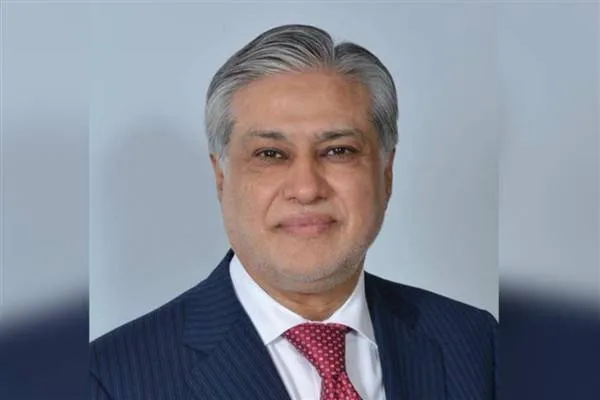 El ministro de Exteriores de Pakistán Dar, en Yeda
