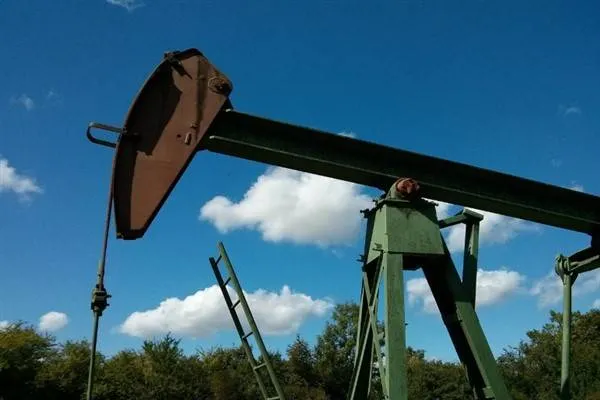 Oil prices rise
