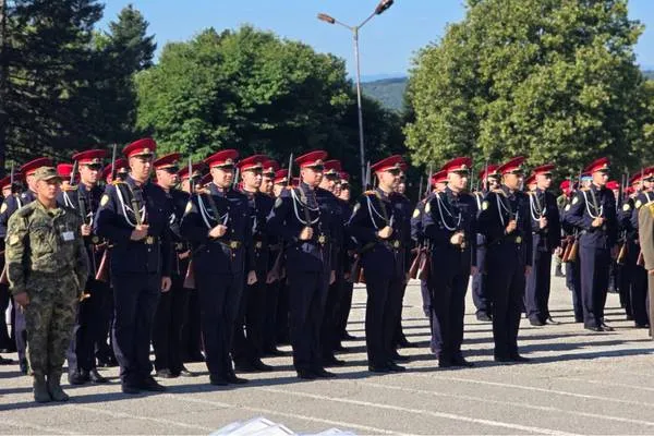 A bolgár katonai egyetemek végzősei átveszik diplomáikat