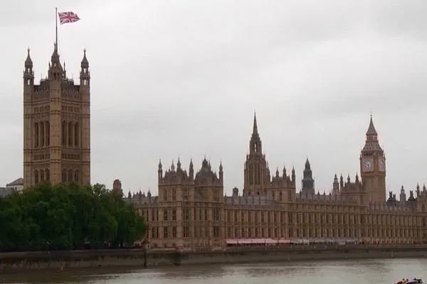 Starmer verspricht, die Verteidigungsausgaben auf 3 Prozent des BIP zu erhöhen