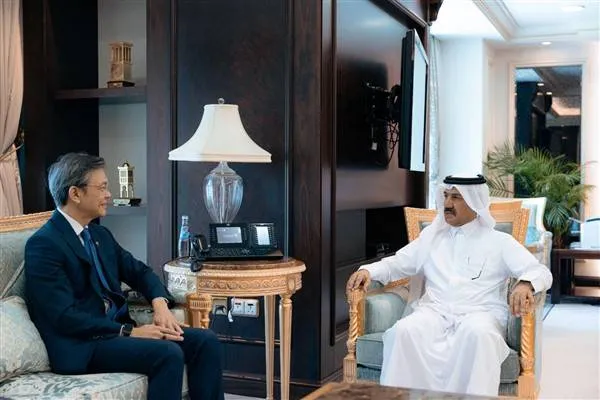 Al Hammadi meets with ambassadors of Singapore and Bosnia and Herzegovina to Qatar