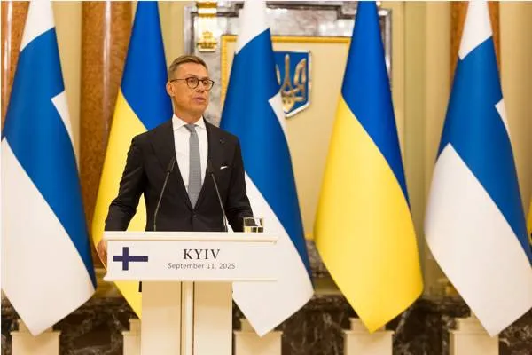 Stubb visited the Padvarionys border crossing with Lithuanian President Nauseda