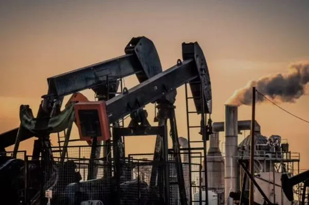 Цените на нефта достигнаха двуседмичен връх заради геополитически фактори