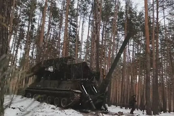 Russia and Ukraine continue mutual attacks