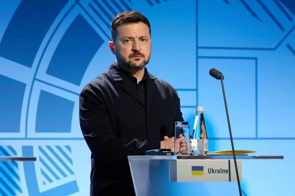 Zelensky: È necessario un sostegno alla difesa aerea e questo richiede decisioni politiche