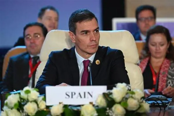 ראש ממשלת ספרד סנצ'ס נפגש עם נשיא קוסטה ריקה לשעבר קסדה