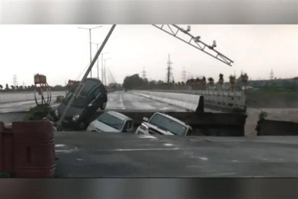 שיטפונות בחלקים מצפון הודו גרמו להרס: 30 הרוגים