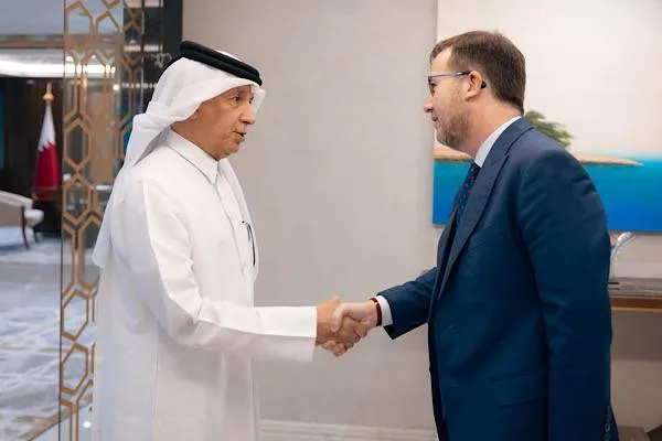 Al Muraikhi meets US Embassy Chargé d’Affaires in Doha Hodges