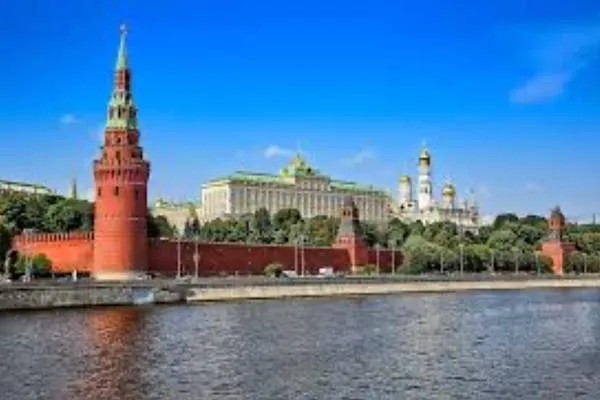 Kremlin: There were contacts to establish a potential dialogue between Russia and France