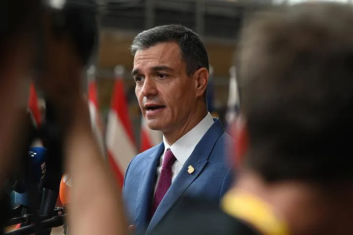 Sanchez le mulțumește membrilor Gărzii Civile spaniole
