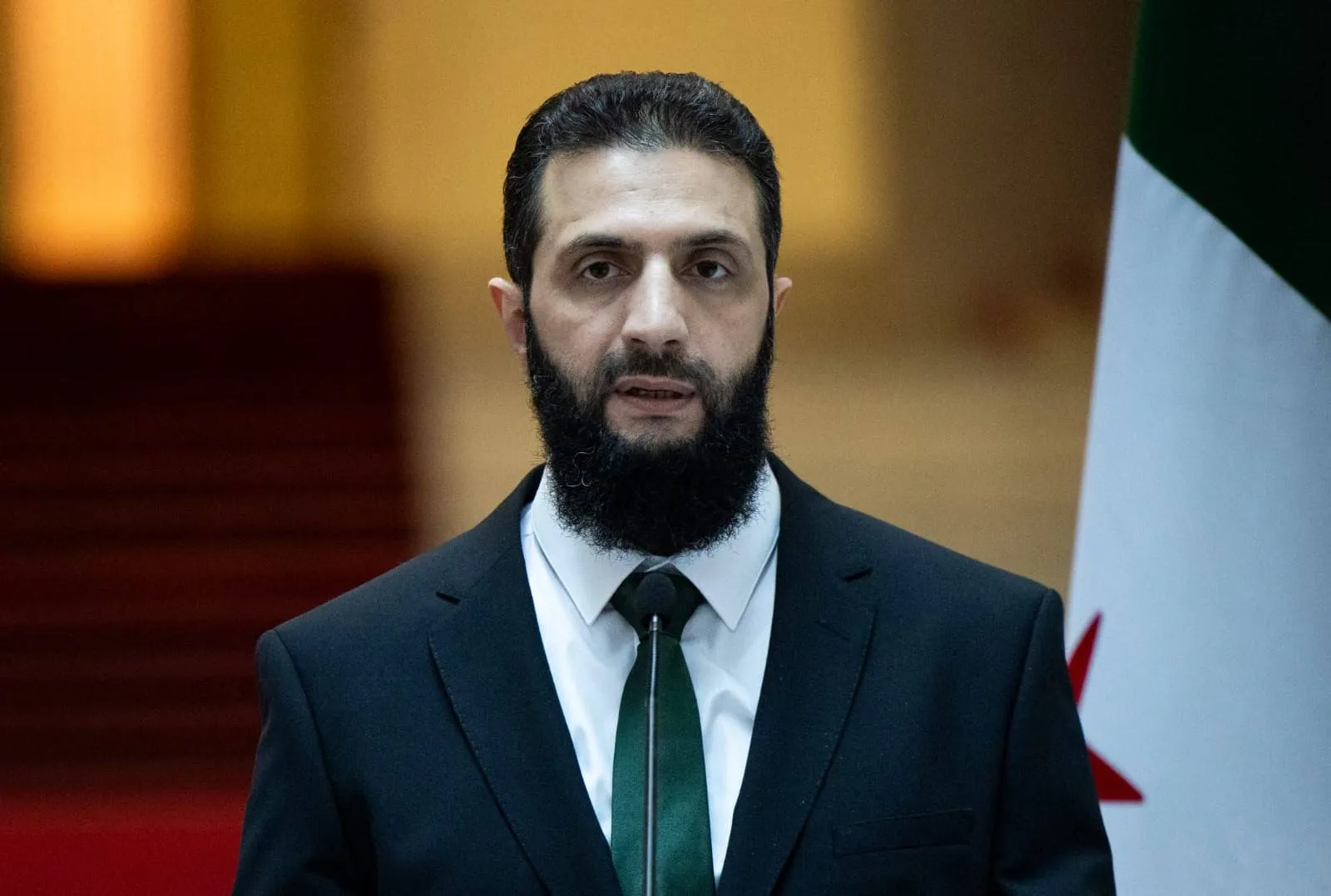 الرئيس السوري الشرع يبحث مع ماكرون التطورات الإقليمية