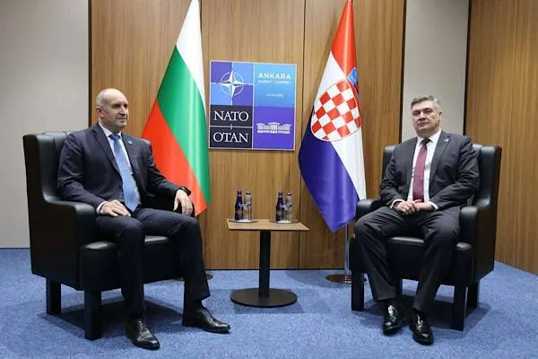 Radev incontra il presidente croato Milanović