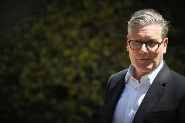 Starmer: Yekem tişt ku jê re girîng e ji bo bazirgên mirovê, pere ye