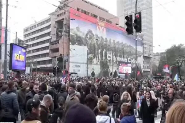 Li Belgradê hezarên kes li dijî projeyek avahiyan a têkildar bi Jared Kushnerê protesto kirin