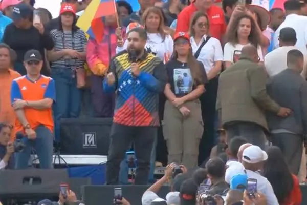 Migliaia di persone a Caracas hanno chiesto la liberazione di Maduro